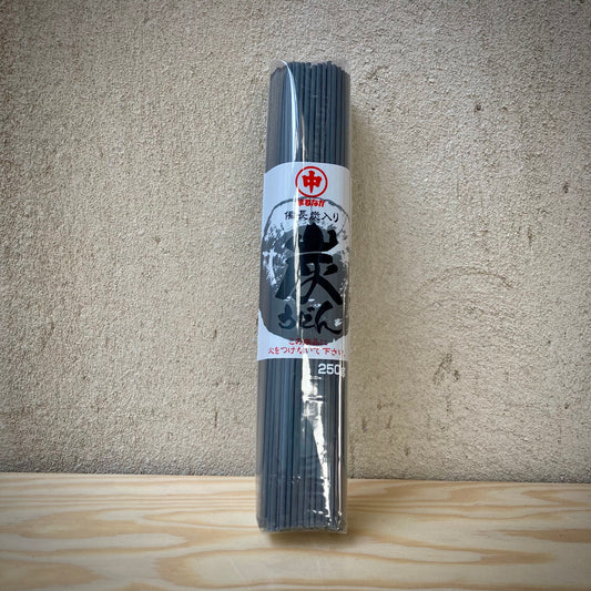 Svarta Udon-nudlar "Binchotan" 250g
