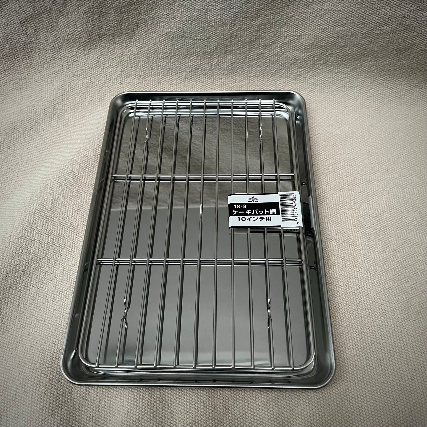 Stor metall-bricka med galler