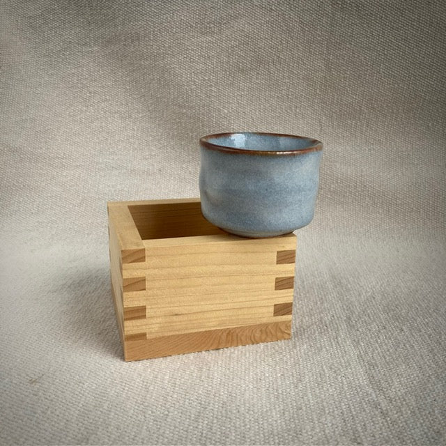 Sakekopp med låda i Hinoki cypress