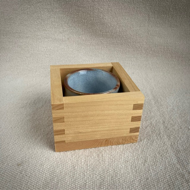 Sakekopp med låda i Hinoki cypress