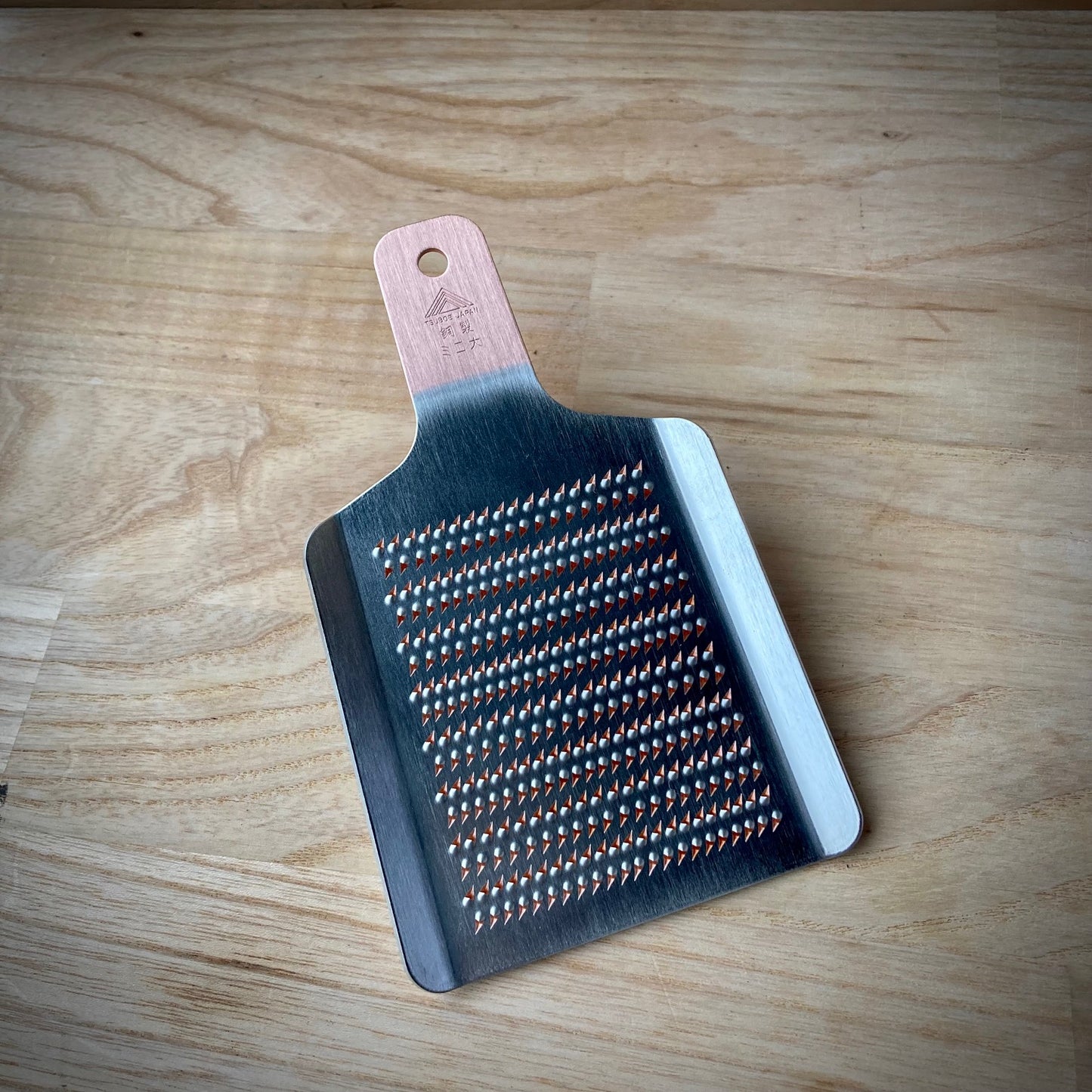 Japanskt rivjärn i koppar "Oroshigane"