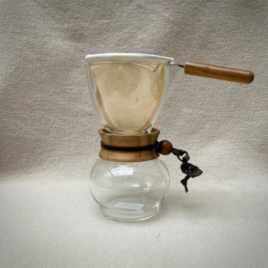 Glaskanna med trähandtag för droppkaffe "Hario" 240ml